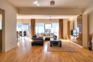 Апартаменты Apartments Harmonia Colours Будва Улучшенные апартаменты с 3 спальнями и видом на море-4