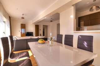 Апартаменты Apartments Harmonia Colours Будва Улучшенные апартаменты с 3 спальнями и видом на море-7